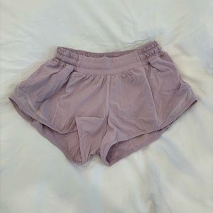 Lululemon light purple pink hotty hot shorts 2.5" size 4
